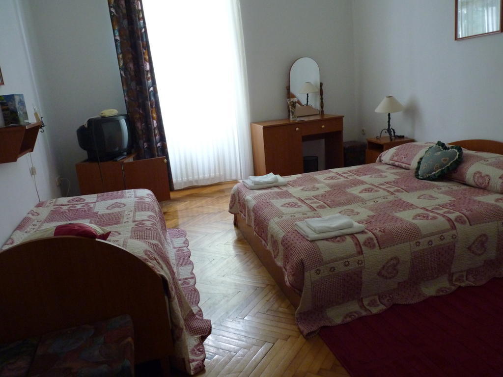 Kastélyszálló Szarkavár Kaposújlak Habitación foto